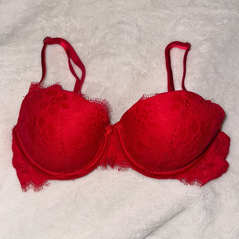Victoria’s Secret Dream Angels red bra 32c